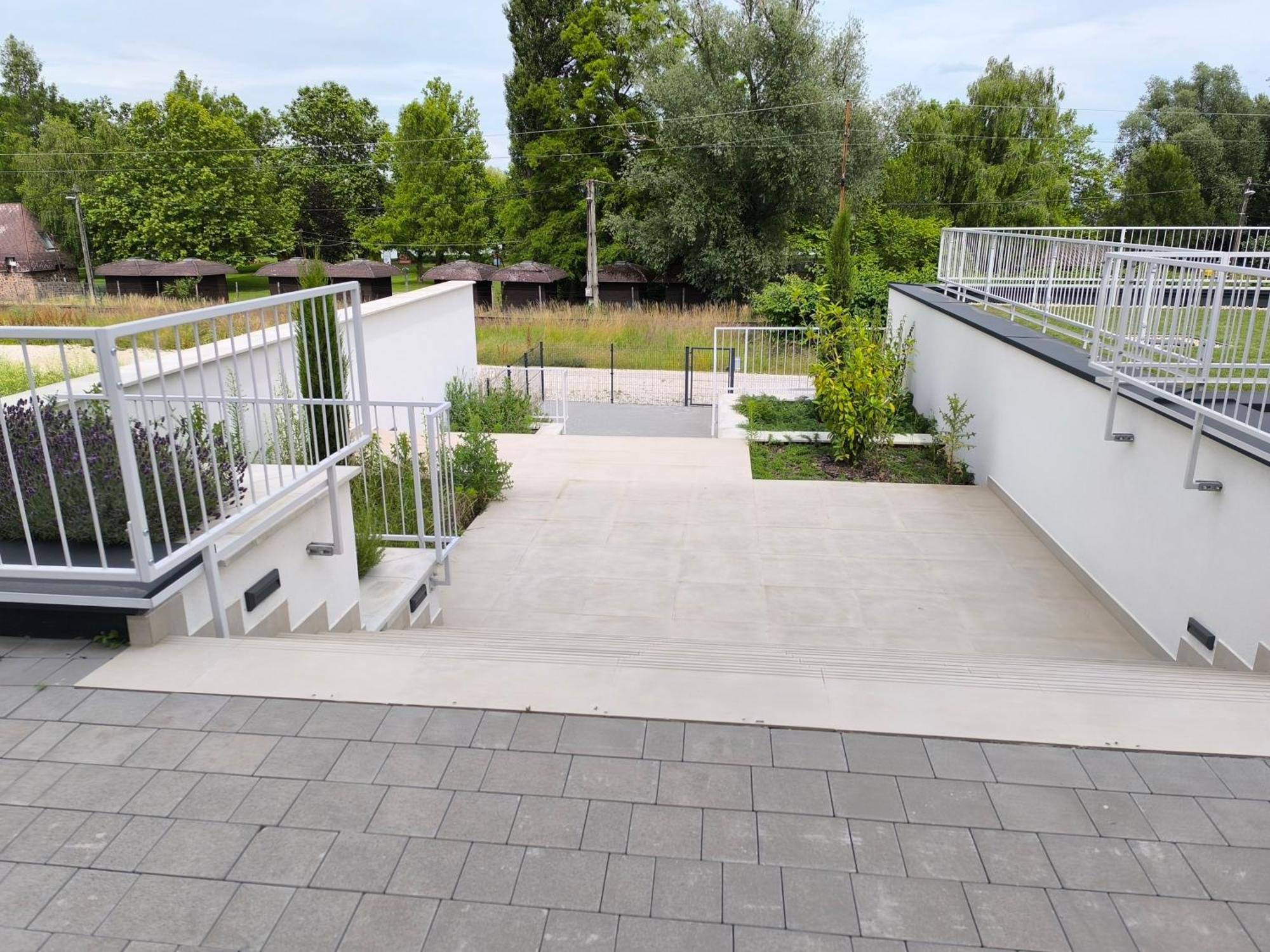קסזטלי Helikon Terrace Susanne Apartment מראה חיצוני תמונה